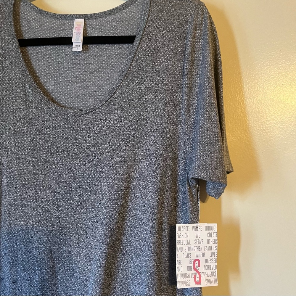 Lularoe Small Perfect T Gray White Microdots Rayon NEW NWT Polka Dot - Picture 2 of 8